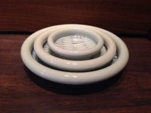 玉ぶちアミメ皿 3つ