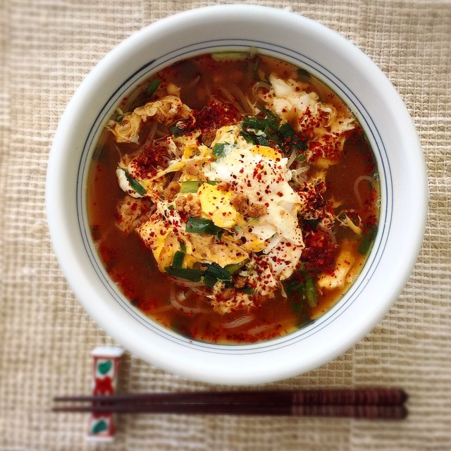 6寸玉縁鉢内外唐草